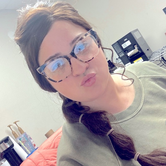 Meet your Posher, Alise - Picture 6 of 9